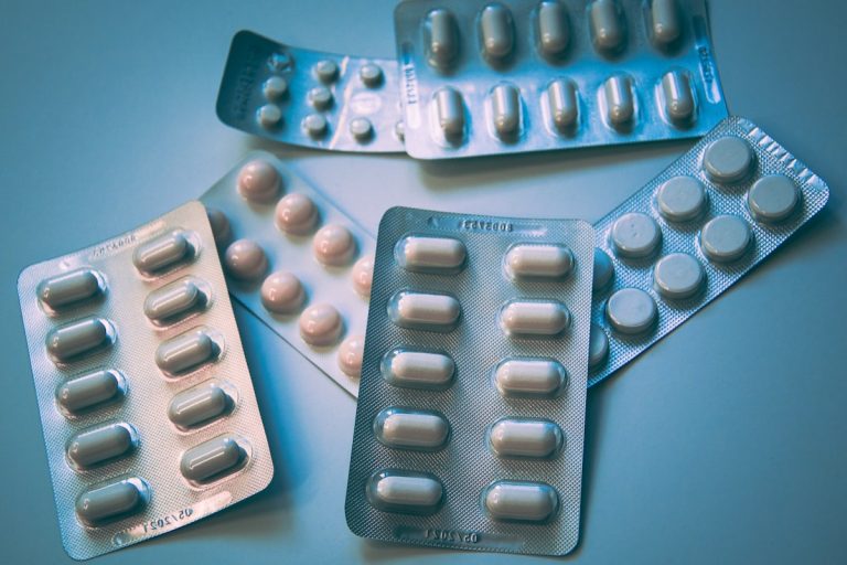 Roșu în Gât la Copii: Tratament Acasă și Când E Nevoie de Antibiotic